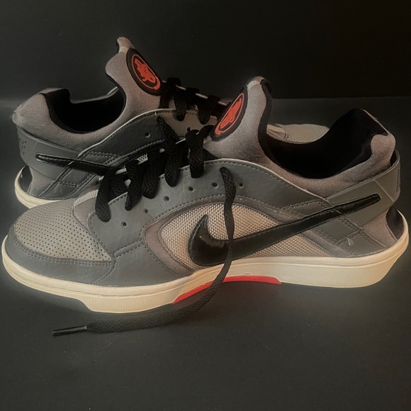 Nike Huarache Running Shoes. Gray with Red Women’s size 8. - Picture 3 of 12